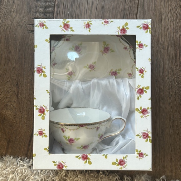 Grace’s Teaware cup and saucer with matching box. - Picture 2 of 8